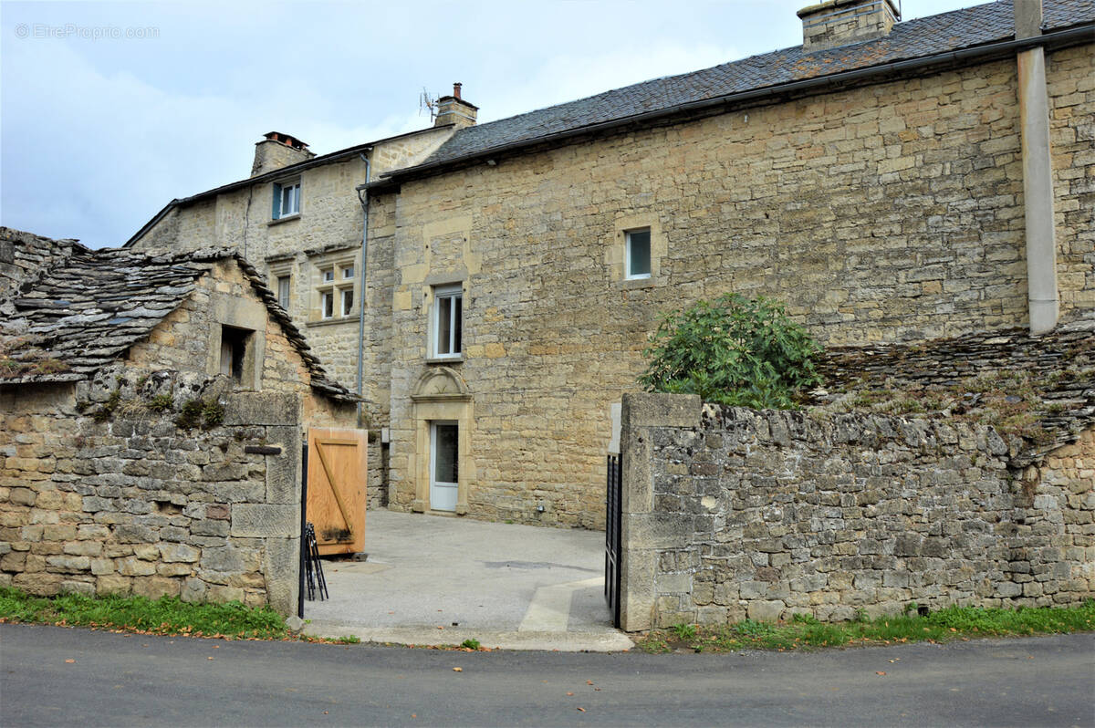 Maison à SEVERAC-LE-CHATEAU