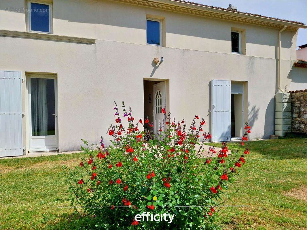 Maison à CORME-ROYAL