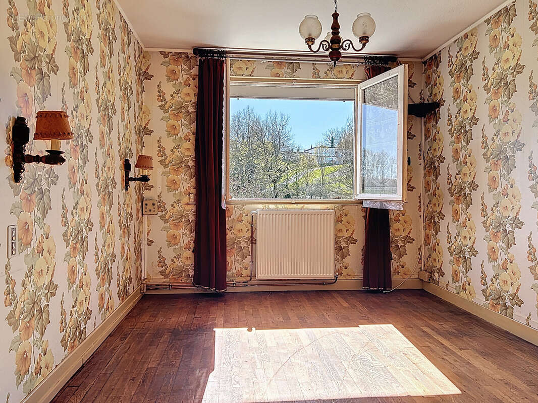 Maison à SAINT-PANTALEON-DE-LARCHE