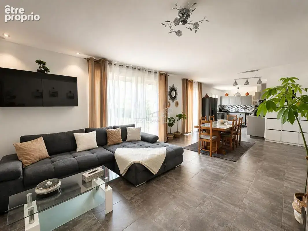 A VENDRE - Belle maison familiale T5 au calme, au fond d'une impasse à Saint-Victoret - photo 3