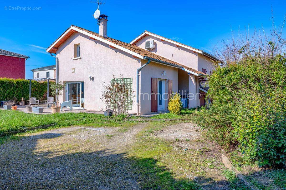 Maison familiale Vaulx en Velin Village - photo 3