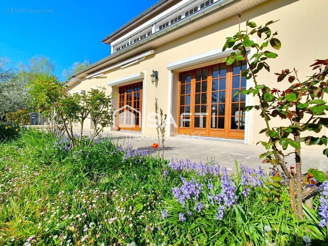 Photo 1 - Maison à VENEUX-LES-SABLONS