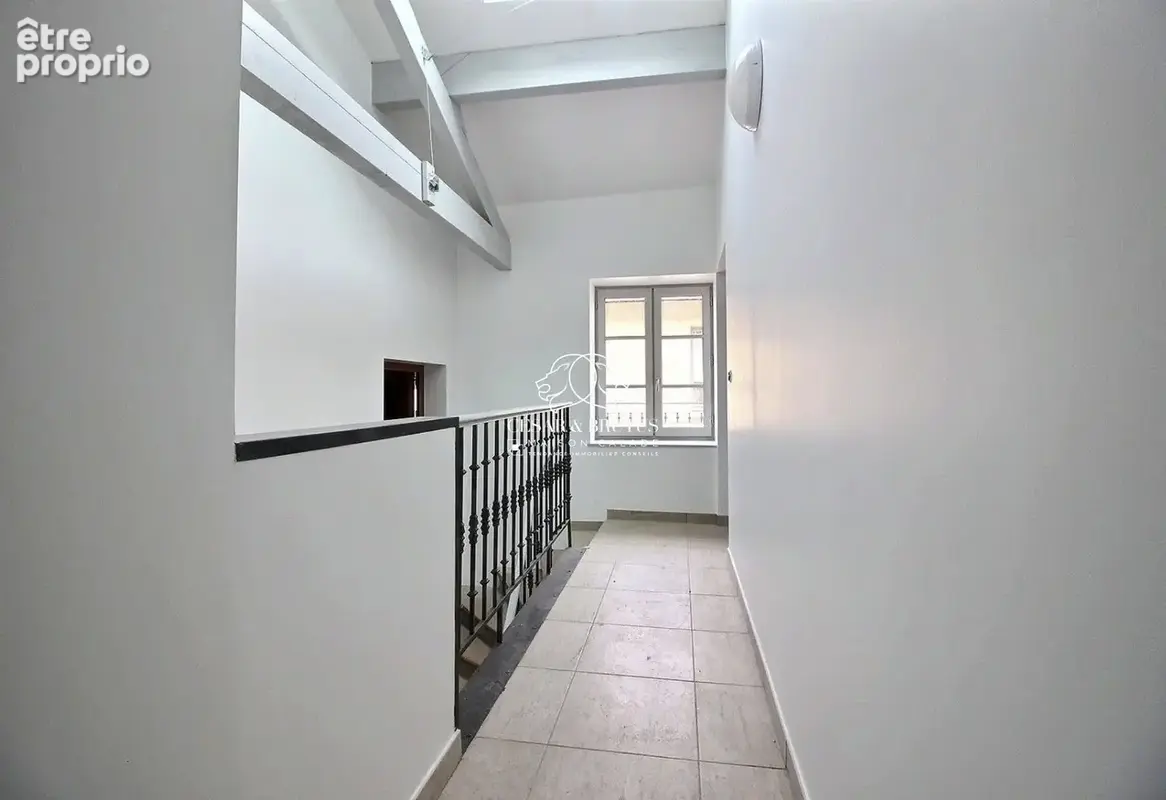 Appartement 330 m² à Villefranche-Sur-Saone  - photo 3