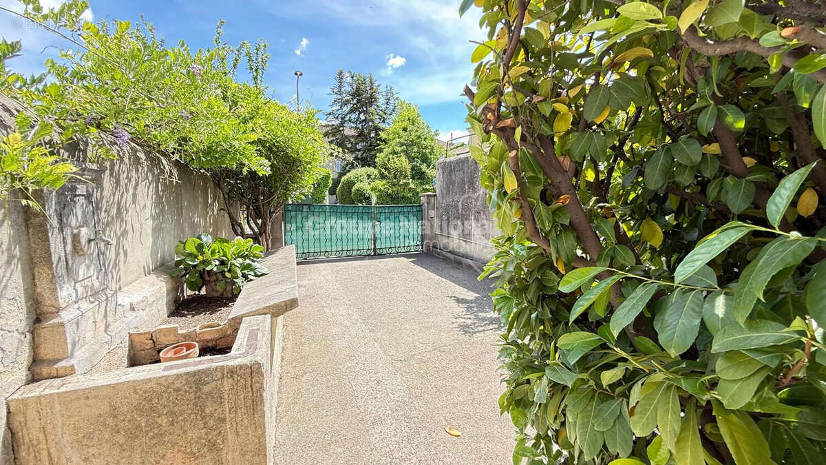 Exclusivité - Maison de village - Cour - photo 3