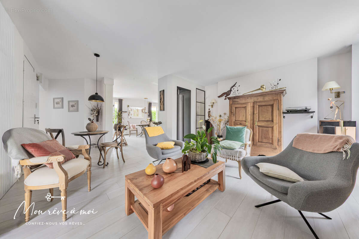 Maison lumineuse, au calme et en parfait état de 173m2, avec jardin, terrasses et parkings - photo 5