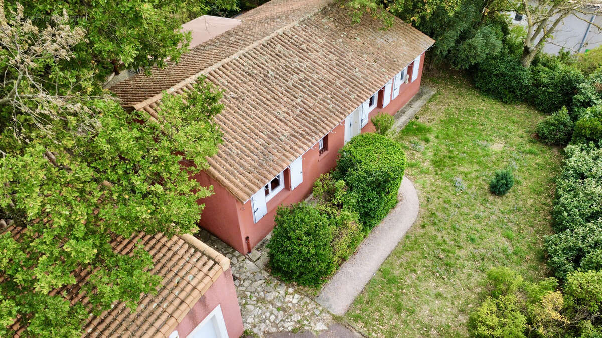 Maison à CHARMES-SUR-RHONE