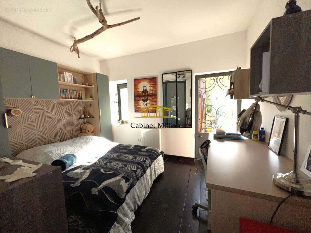 Maison à VIC-LA-GARDIOLE