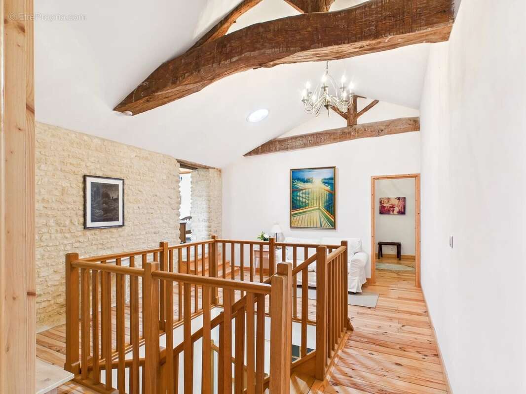 Maison à SAINT-PIERRE-DE-JUILLERS