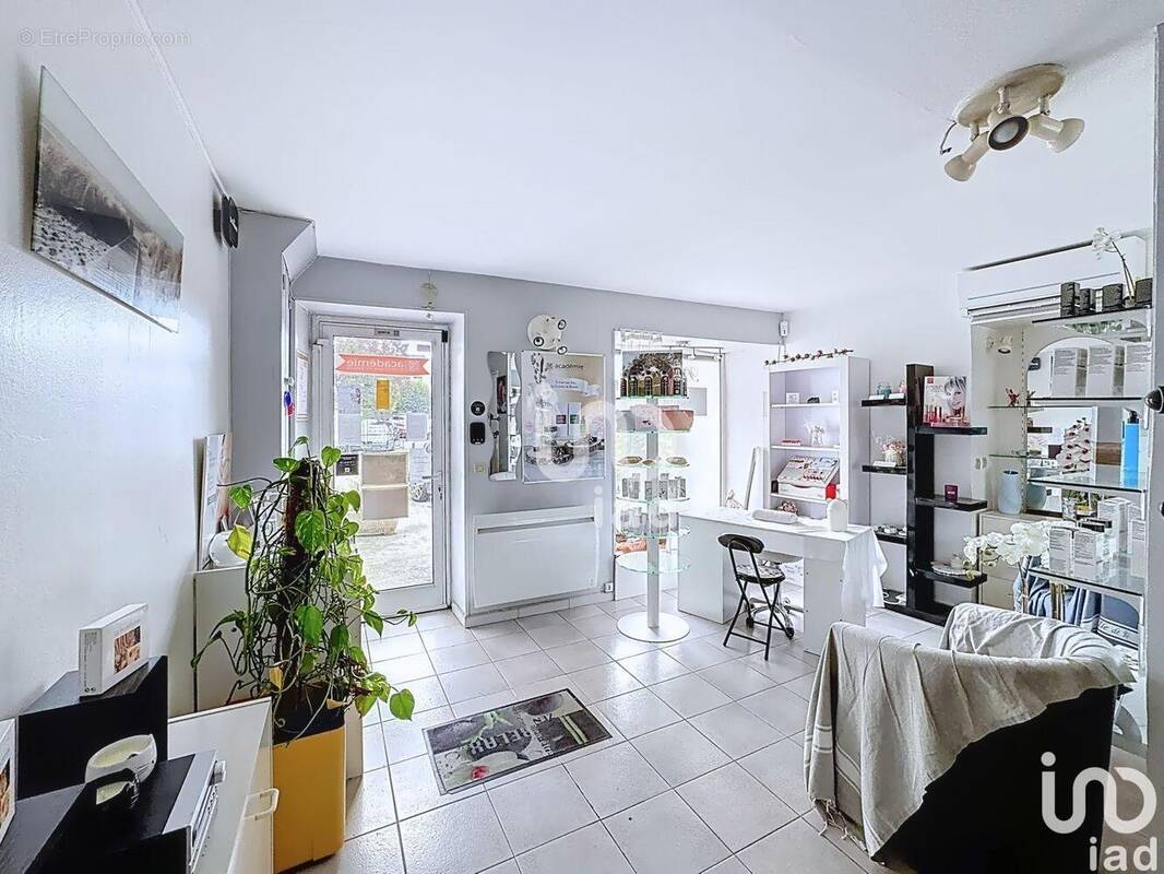 Photo 1 - Commerce à MANDRES-LES-ROSES