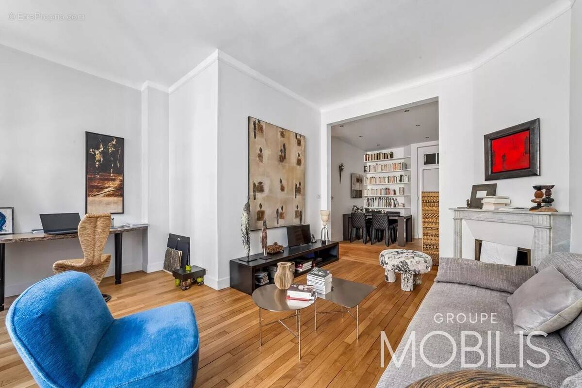Appartement à PARIS-16E