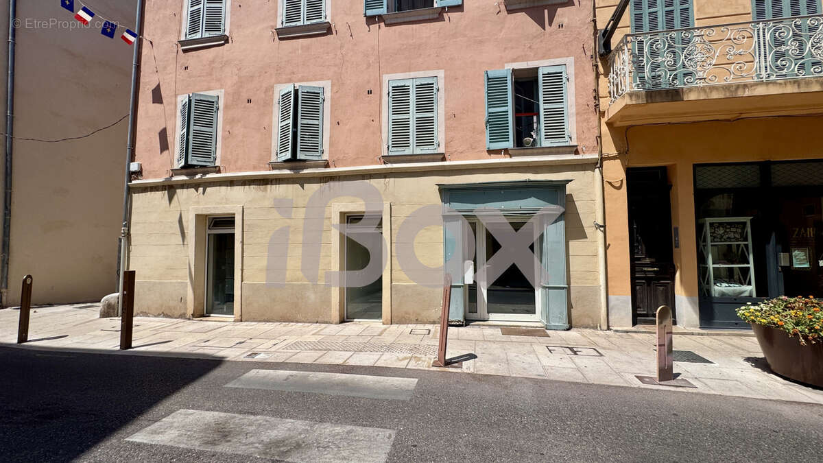 La valette du var - murs commerciaux en face de la mairie - photo 5