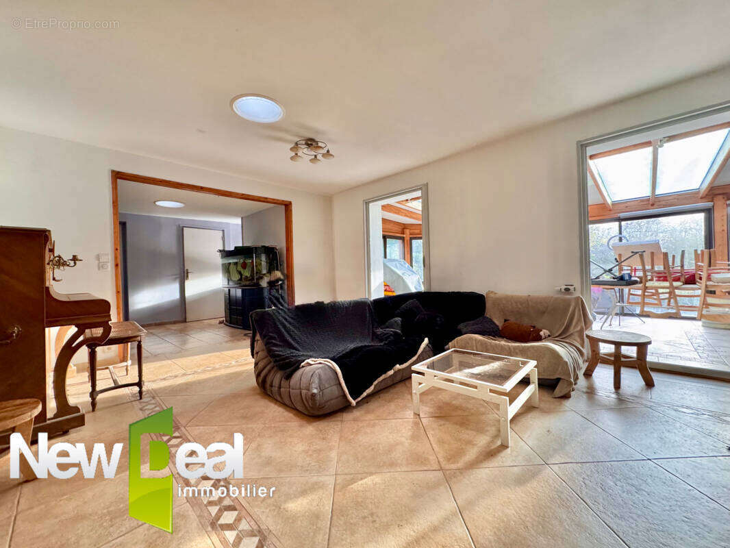 Plain pied individuel / 4 chambres et 1 bureau / garage - photo 4