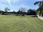 Terrain à SAINT-HILAIRE-DE-BRETHMAS