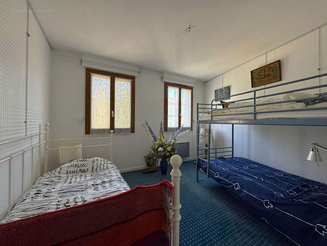 Appartement à BAGNOLS-SUR-CEZE