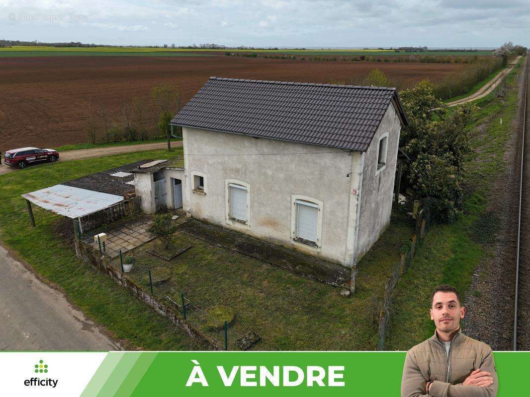 Maison 70 m² à Rouille  - photo 2