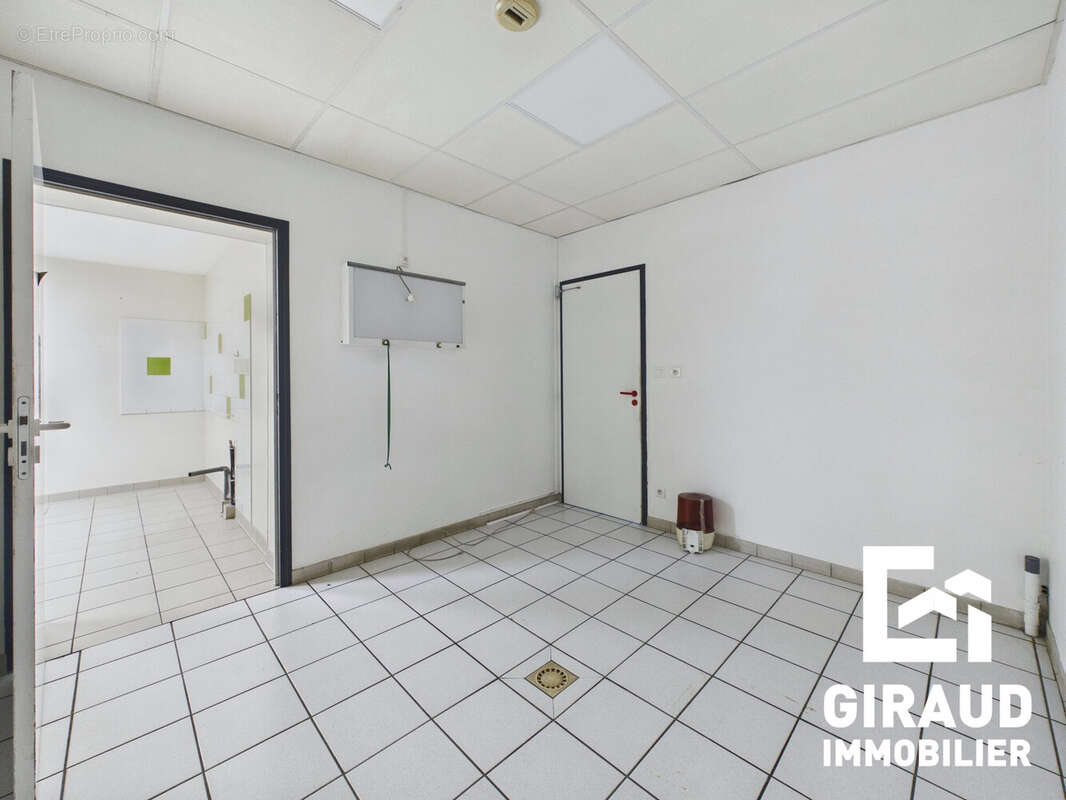 Commerce à LA CHATAIGNERAIE