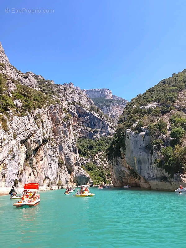 Commerce à MOUSTIERS-SAINTE-MARIE