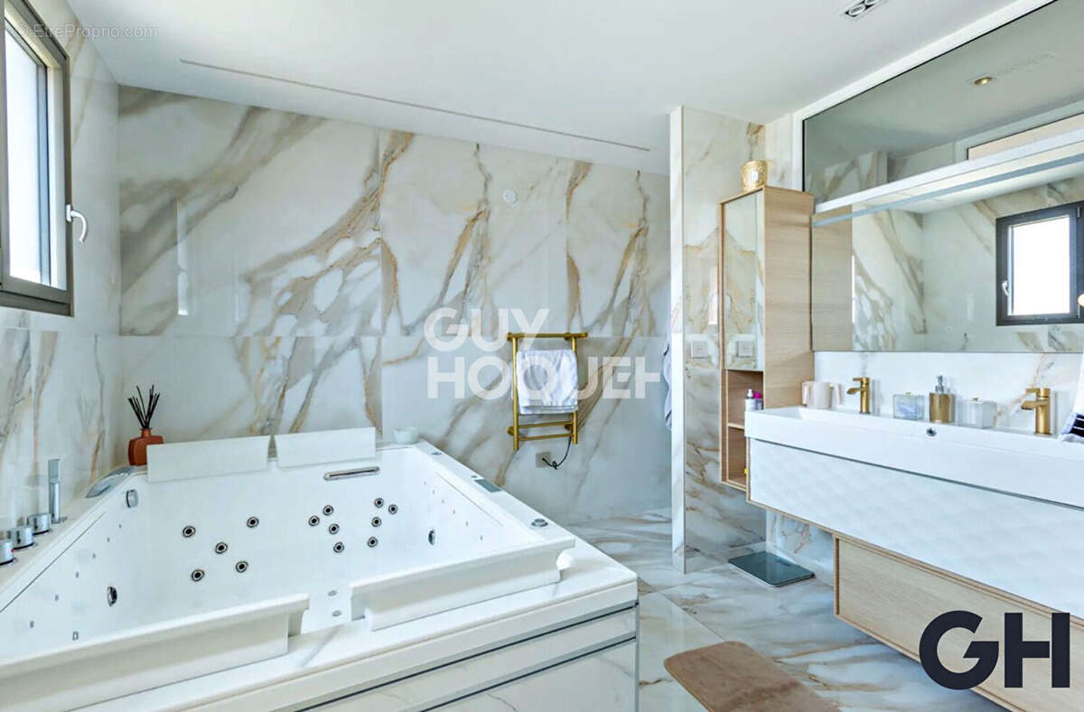 Maison à VILLEURBANNE