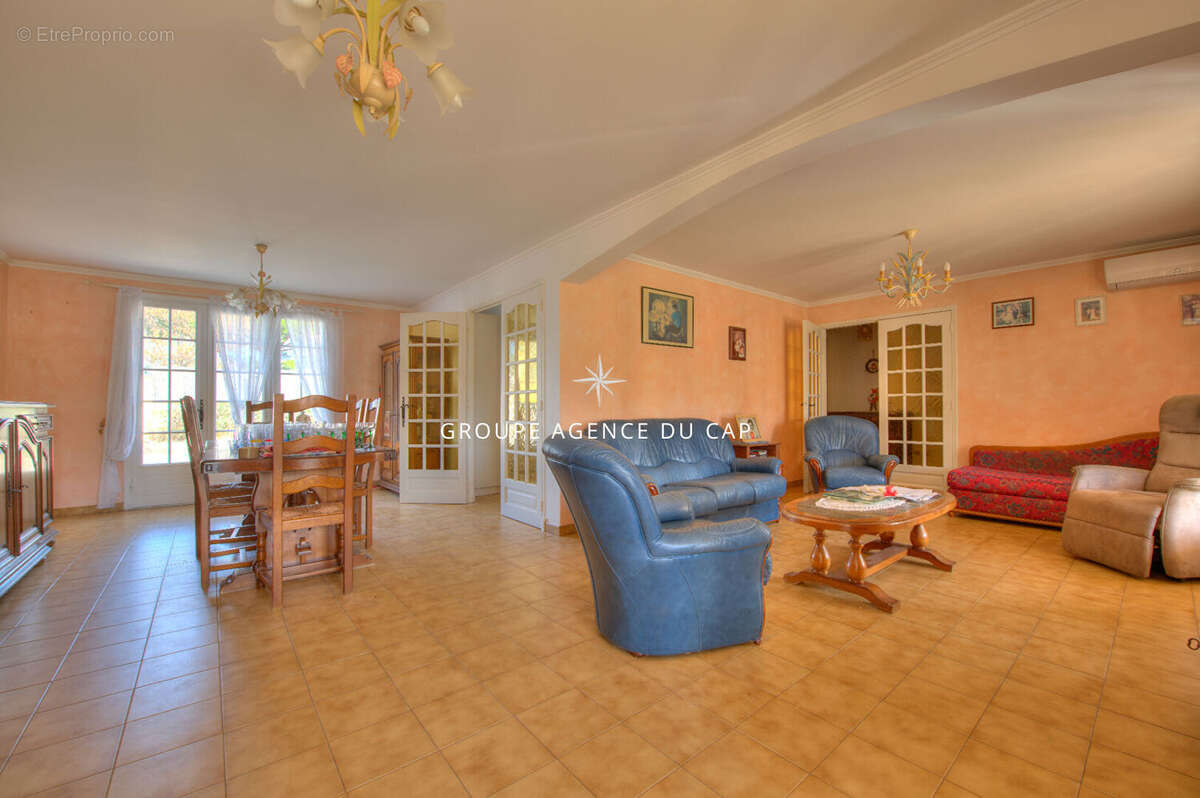 Maison à ROQUEBRUNE-SUR-ARGENS