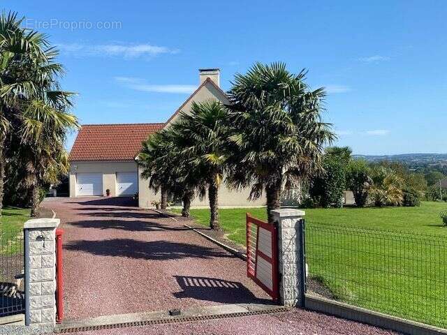 Maison à CONDE-SUR-VIRE