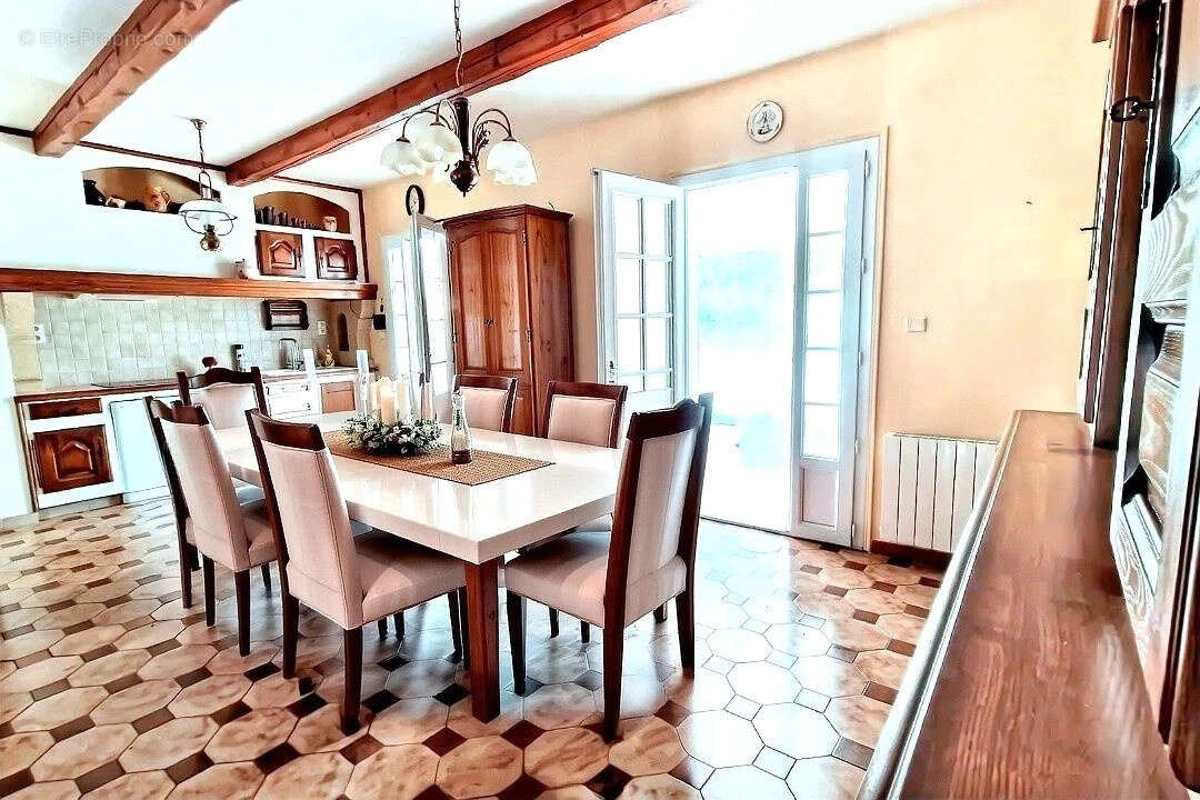 Maison à CRUVIERS-LASCOURS