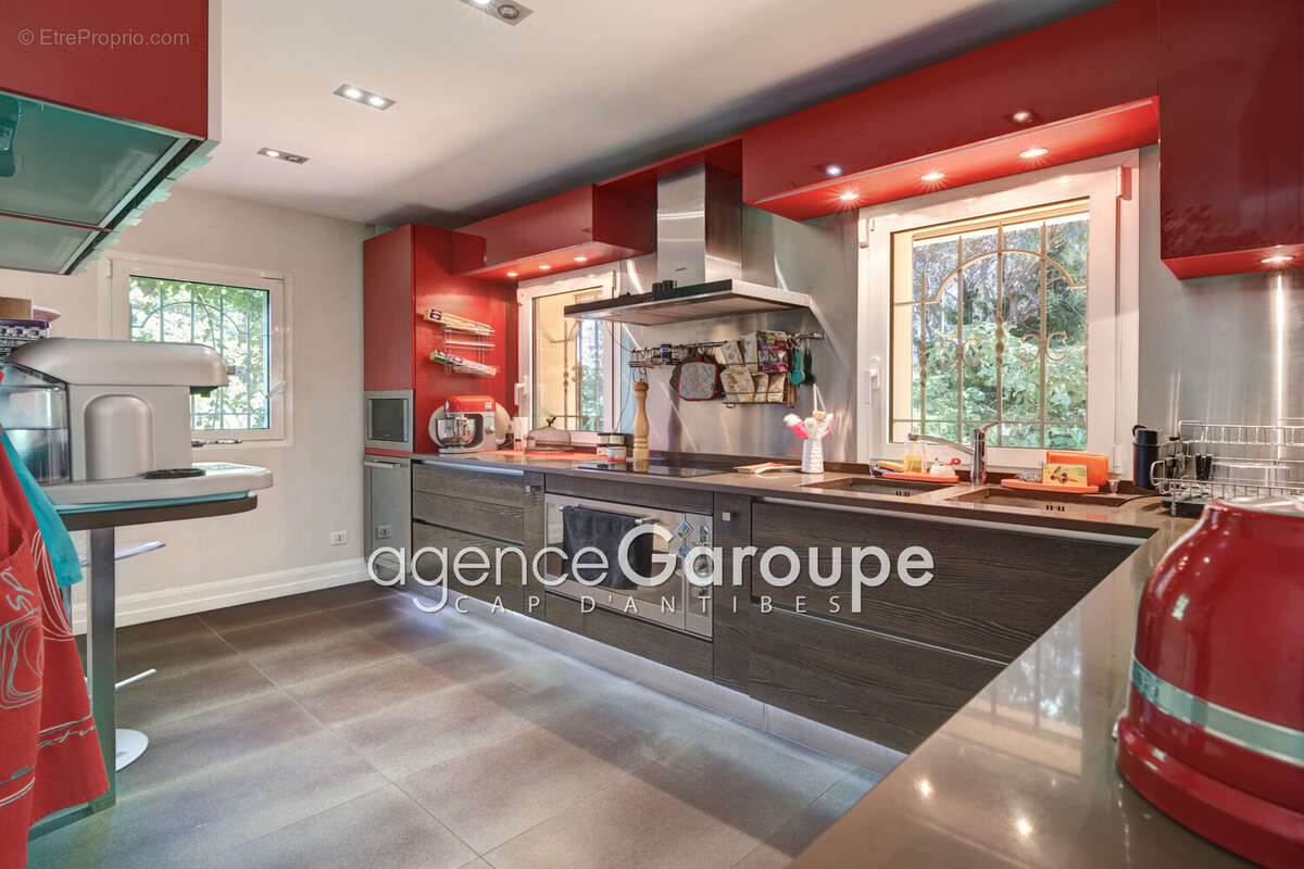 Maison 246 m² à Antibes  - photo 7