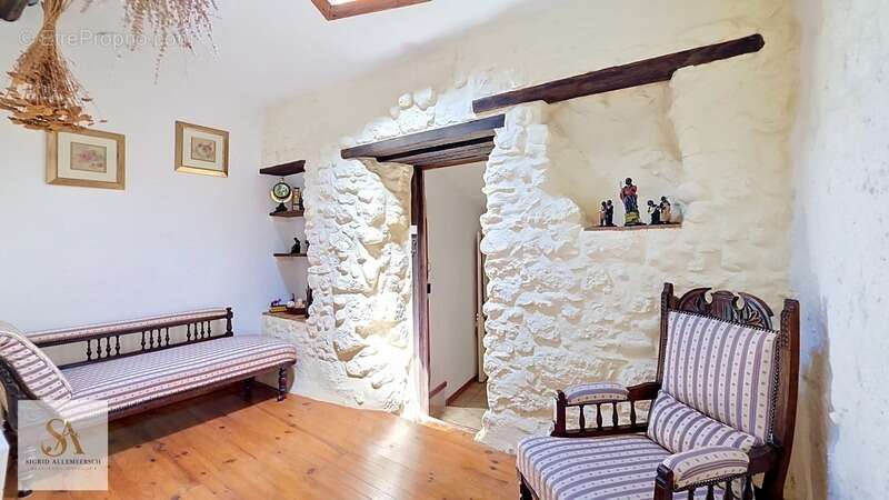Maison de caractère en pierre, 3 chambres, jardin, terrasse et garage – Charme authentique au cœur d’un village calme entouré de - photo 15