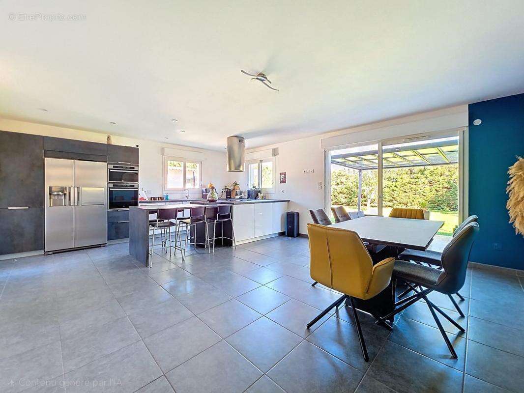 Maison à SAINT-PIERRE-DE-CHANDIEU