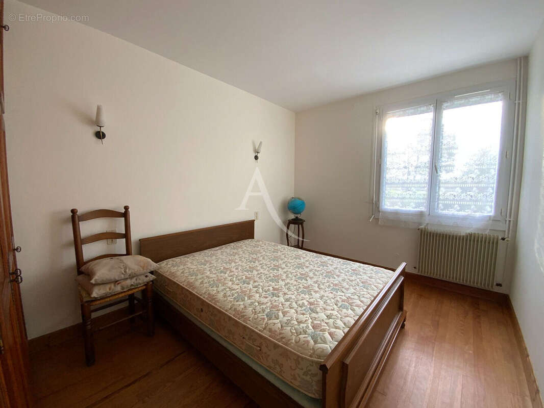 Maison à SAINT-GENIS-DE-SAINTONGE