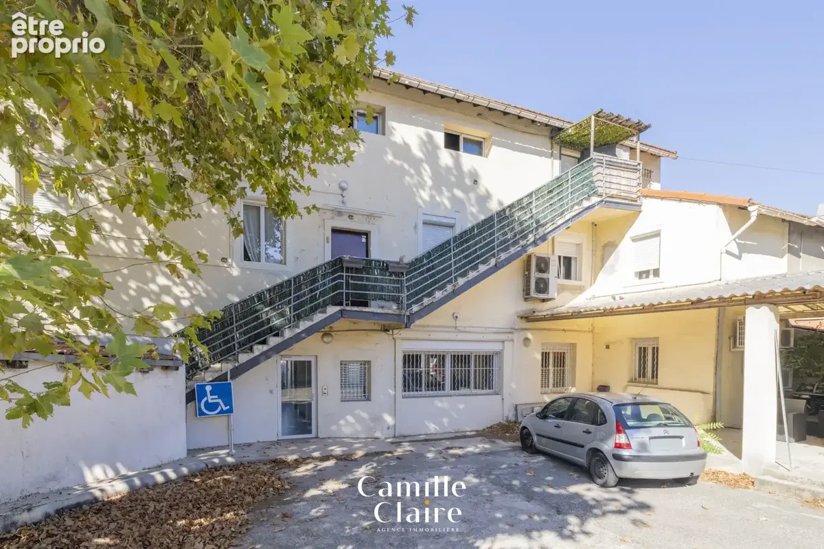 Local professionnel 142m2 + 3 stationnements + cour privative - photo 14