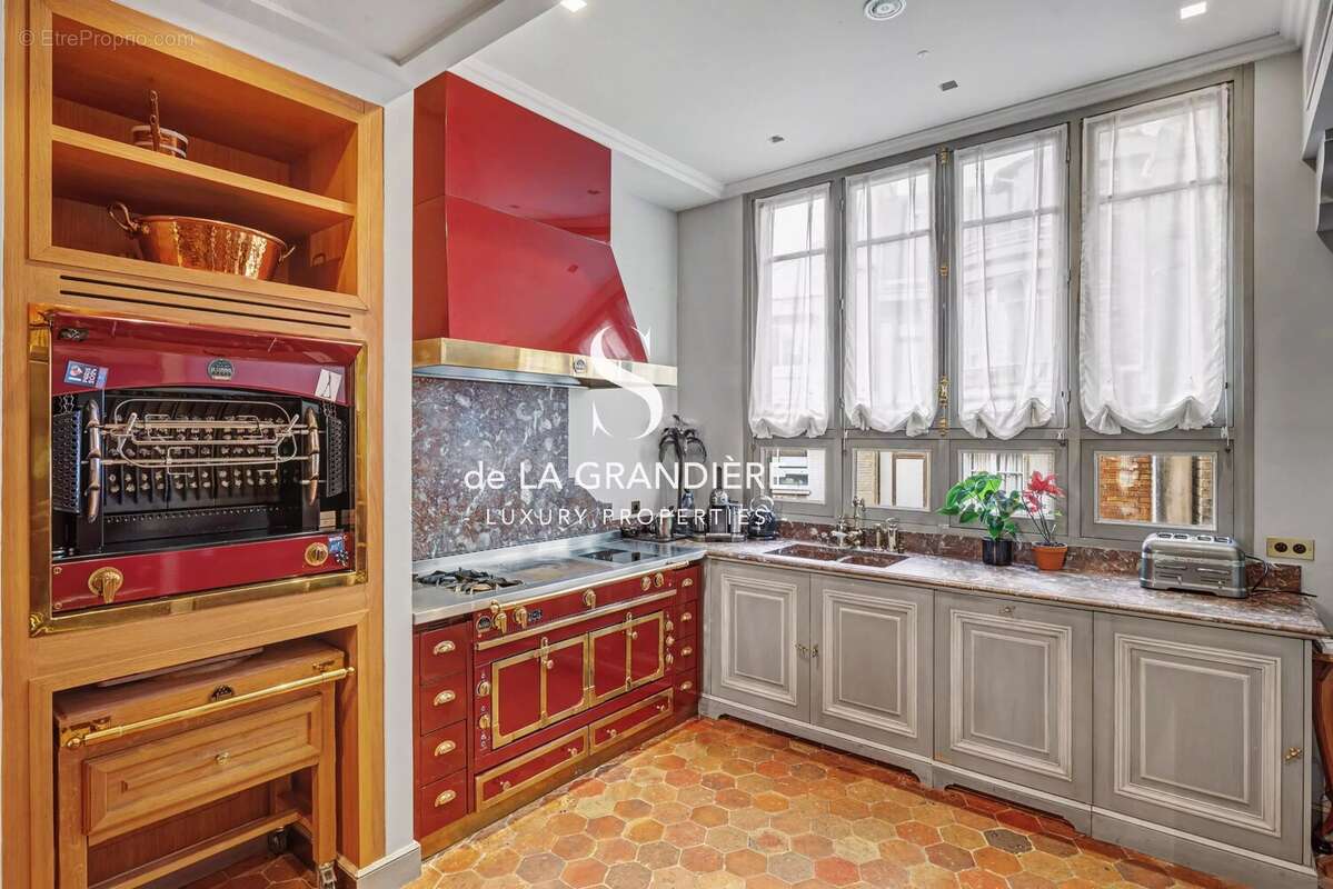 Appartement à PARIS-16E