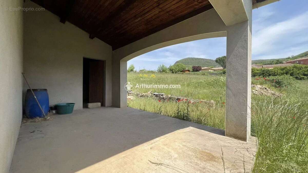 Terrain à SAINT-GEORGES-DE-LUZENCON