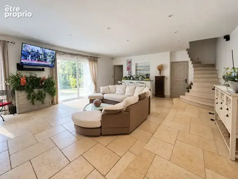 Maison de 5 pièces principales - photo 2