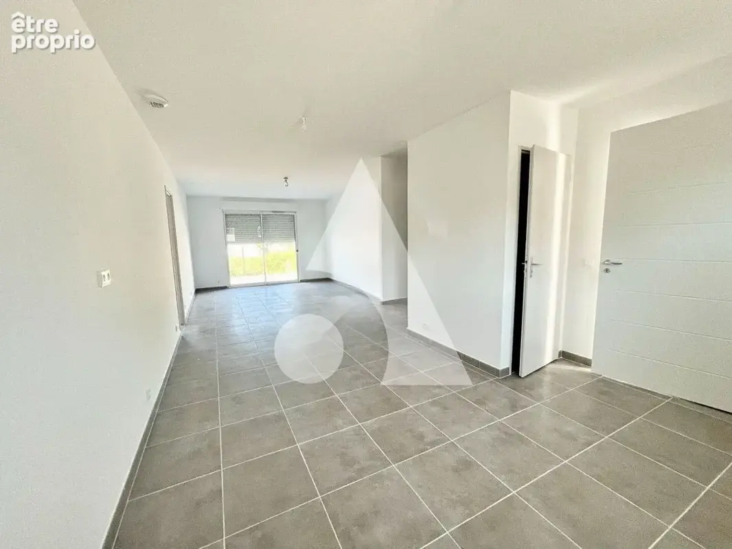 Prox Pertuis - Maison T4 82.10 m2 avec terrasse, jardin et garage - photo 2