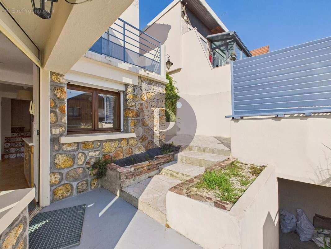 Maison à LE PLESSIS-ROBINSON