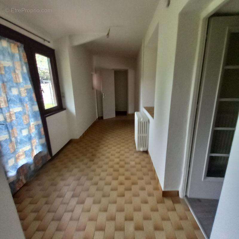 Maison à LES BORDES