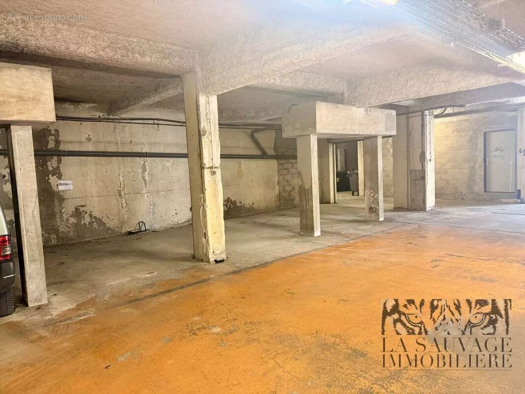 Parking à MONTREUIL