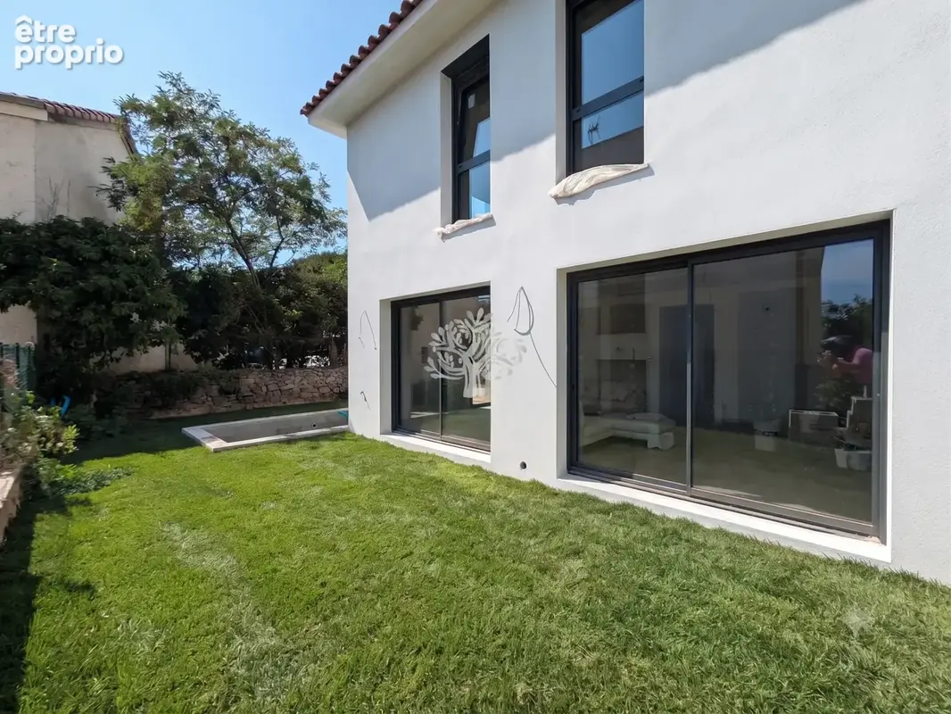 villas de standing au centre-ville de Sanary sur mer - photo 2