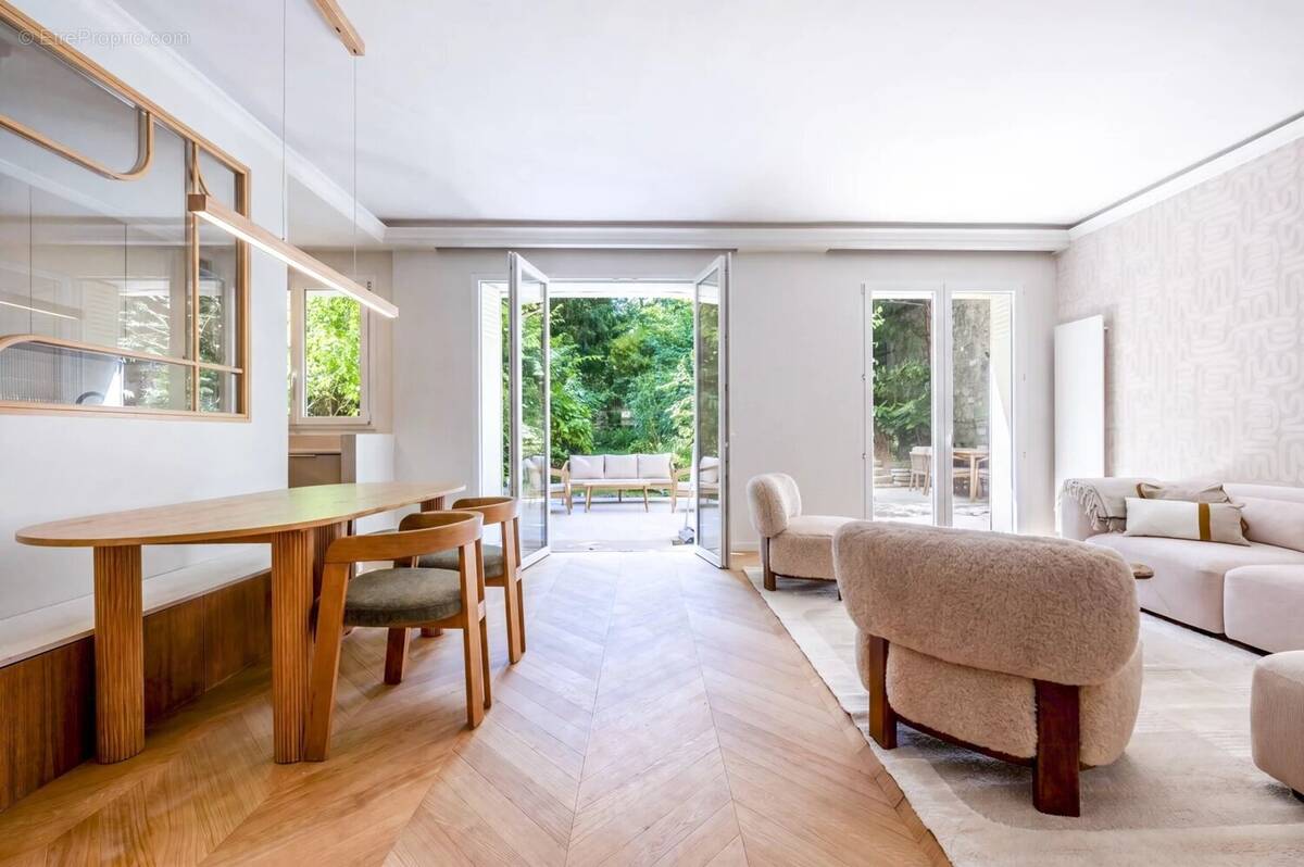 Appartement à PARIS-16E