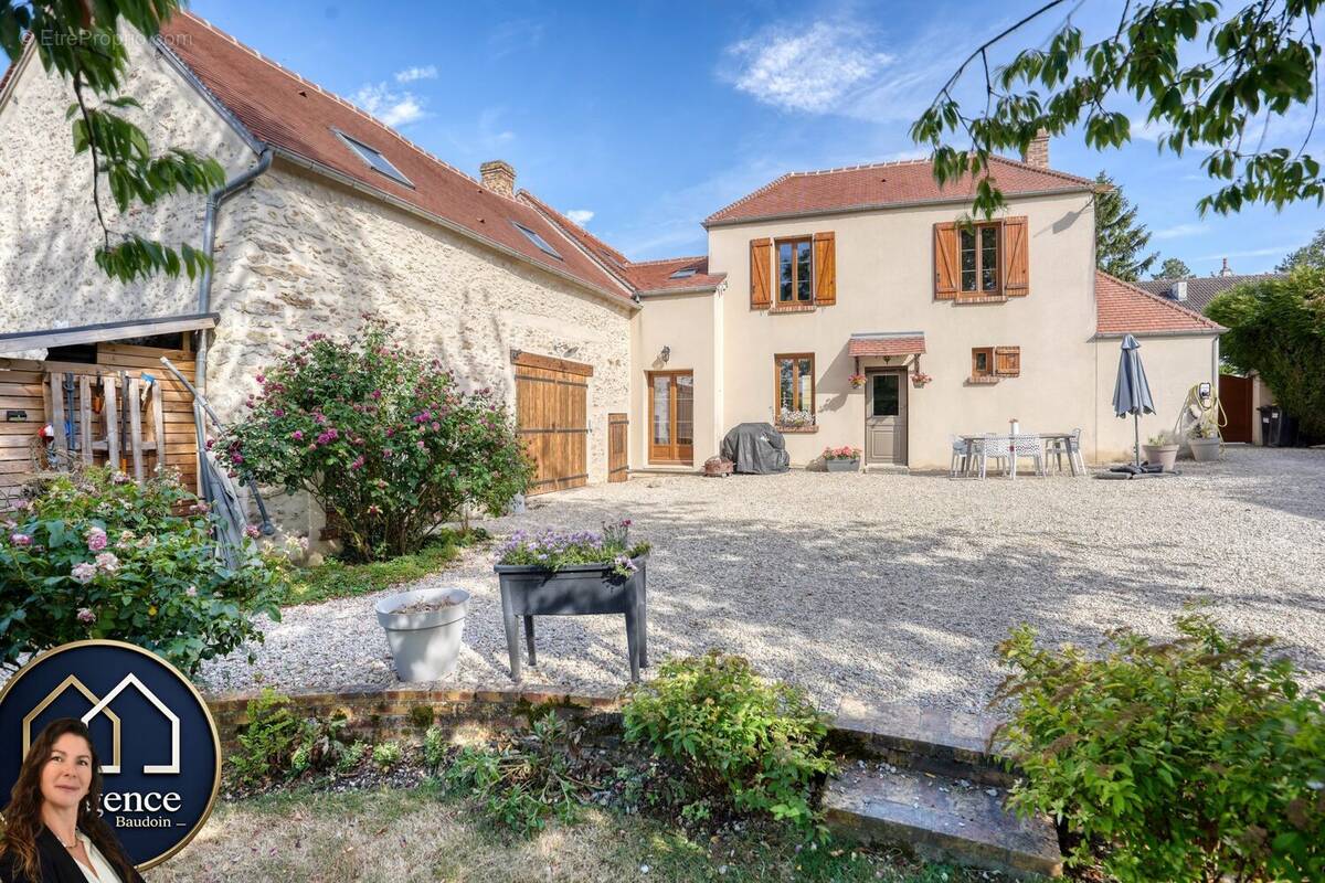 Maison à MONDONVILLE-SAINT-JEAN