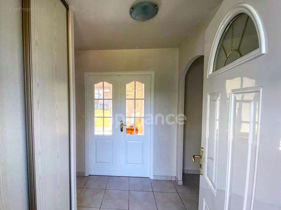 Maison à vendre de plain-pied - 2 chambres - 2 000 m² terrain - CHALLANS (85) - photo 5