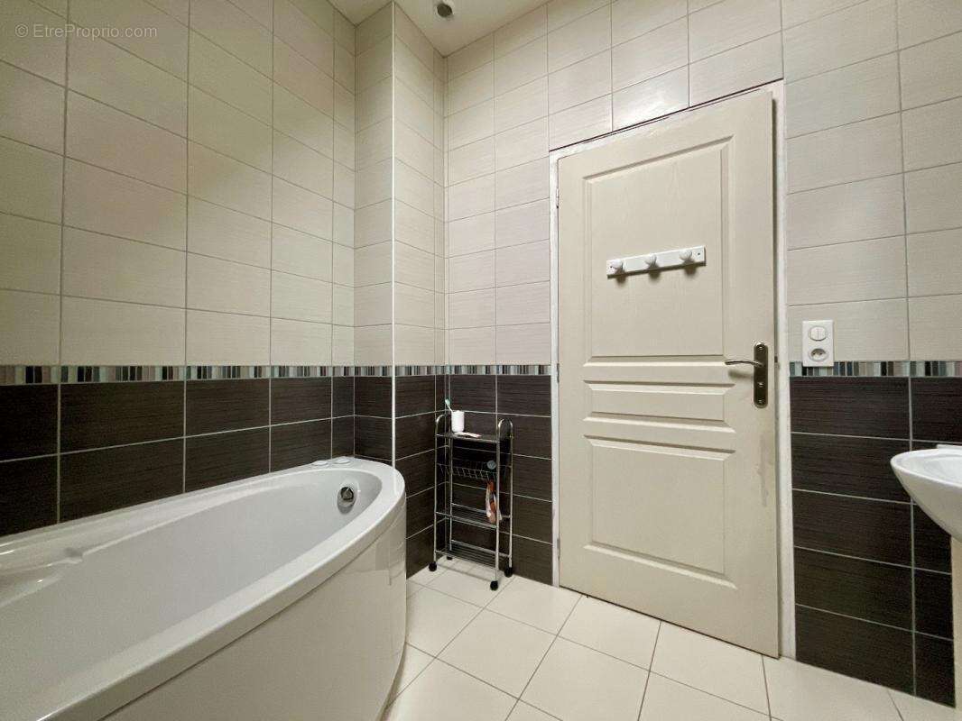 Maison à MARCILHAC-SUR-CELE