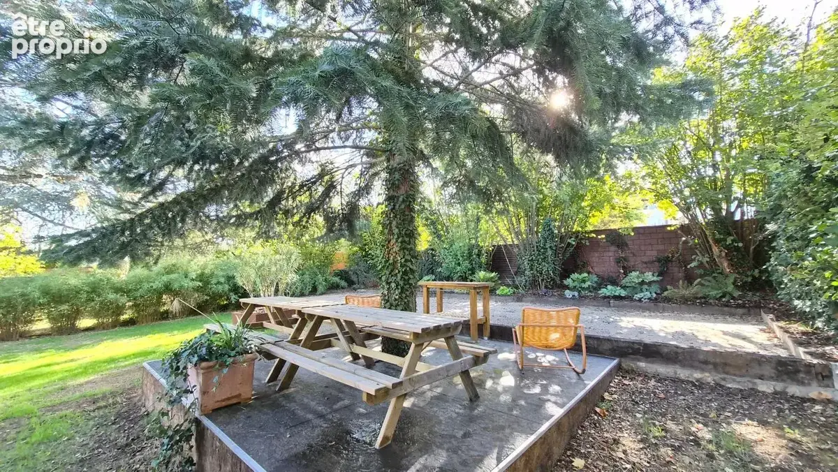 T7, 140 m², terrain 1200 m², meulière, cave totale, garages - photo 3