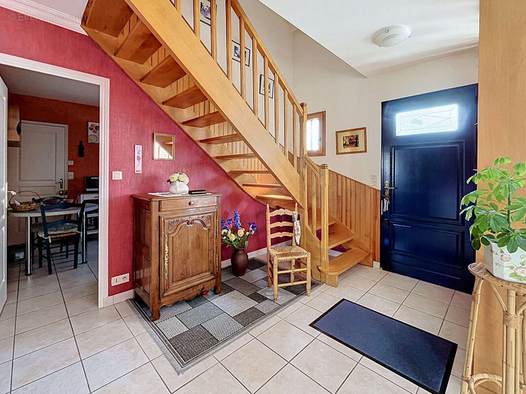 Maison Saint Senier Sous Avranches(50300),  6 pièce(s) , 115 m2, vie de plain-pied, 668m² de terrain - photo 2