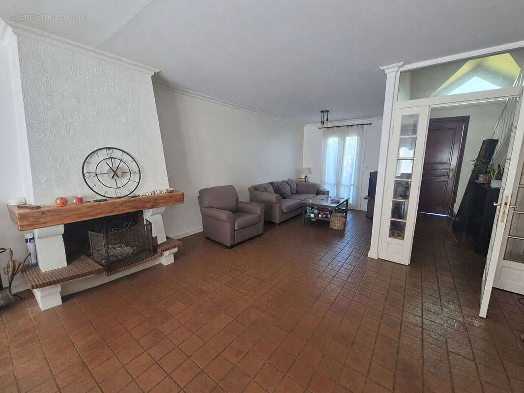 Maison à LE MESNIL-SAINT-DENIS