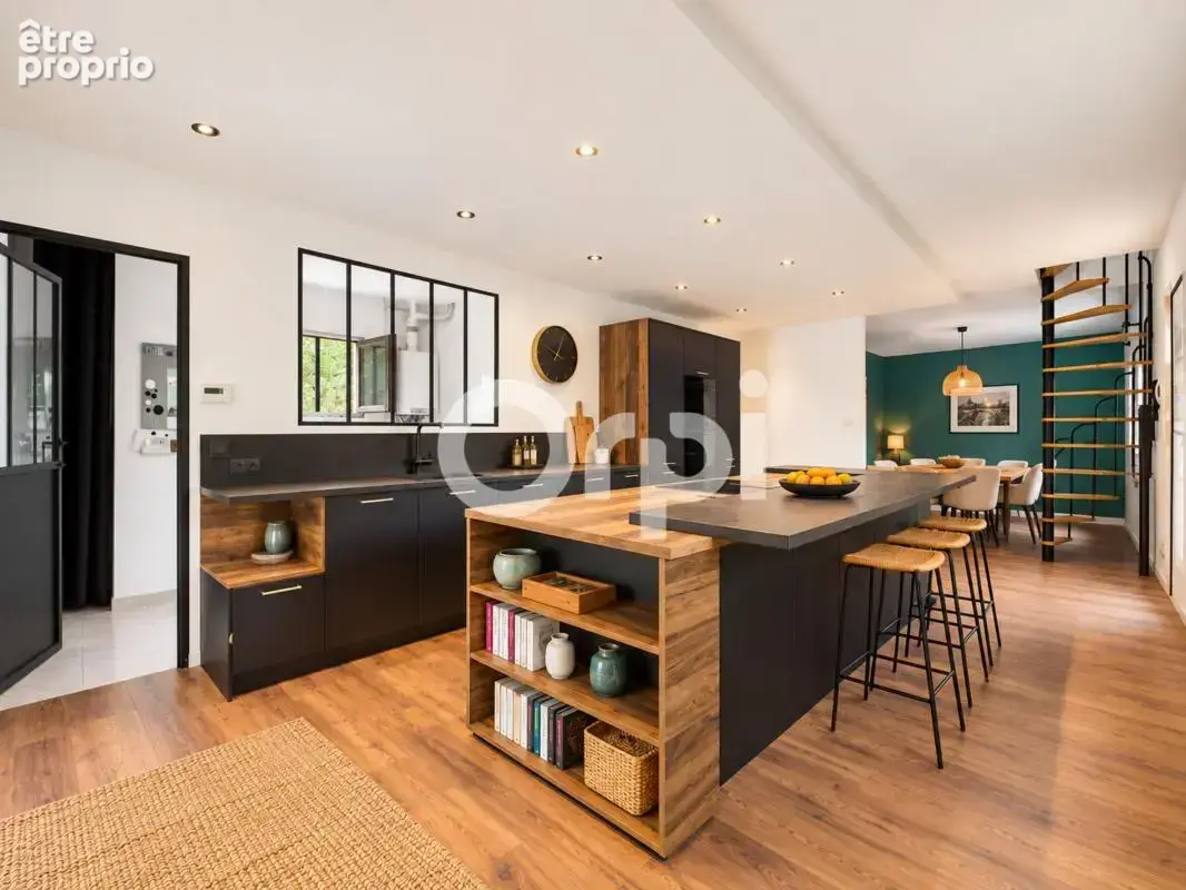 Atypique – 2 610 m² de terrain – espace professionnel - photo 6