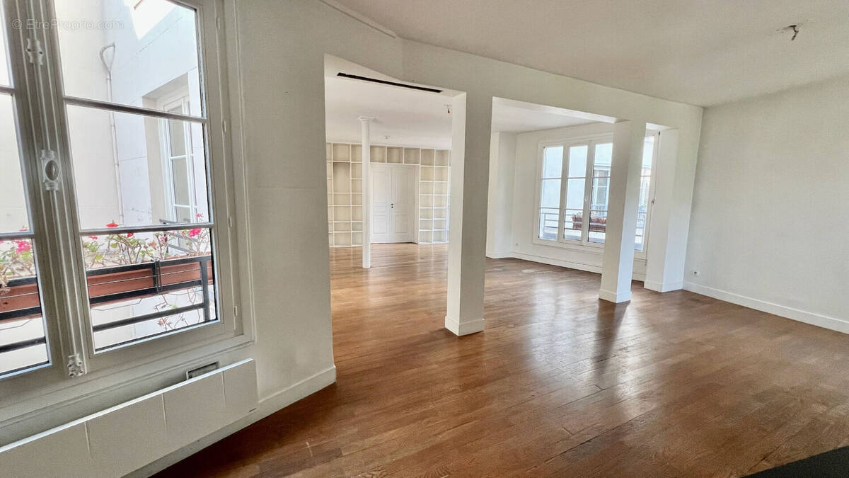 Appartement à PARIS-3E