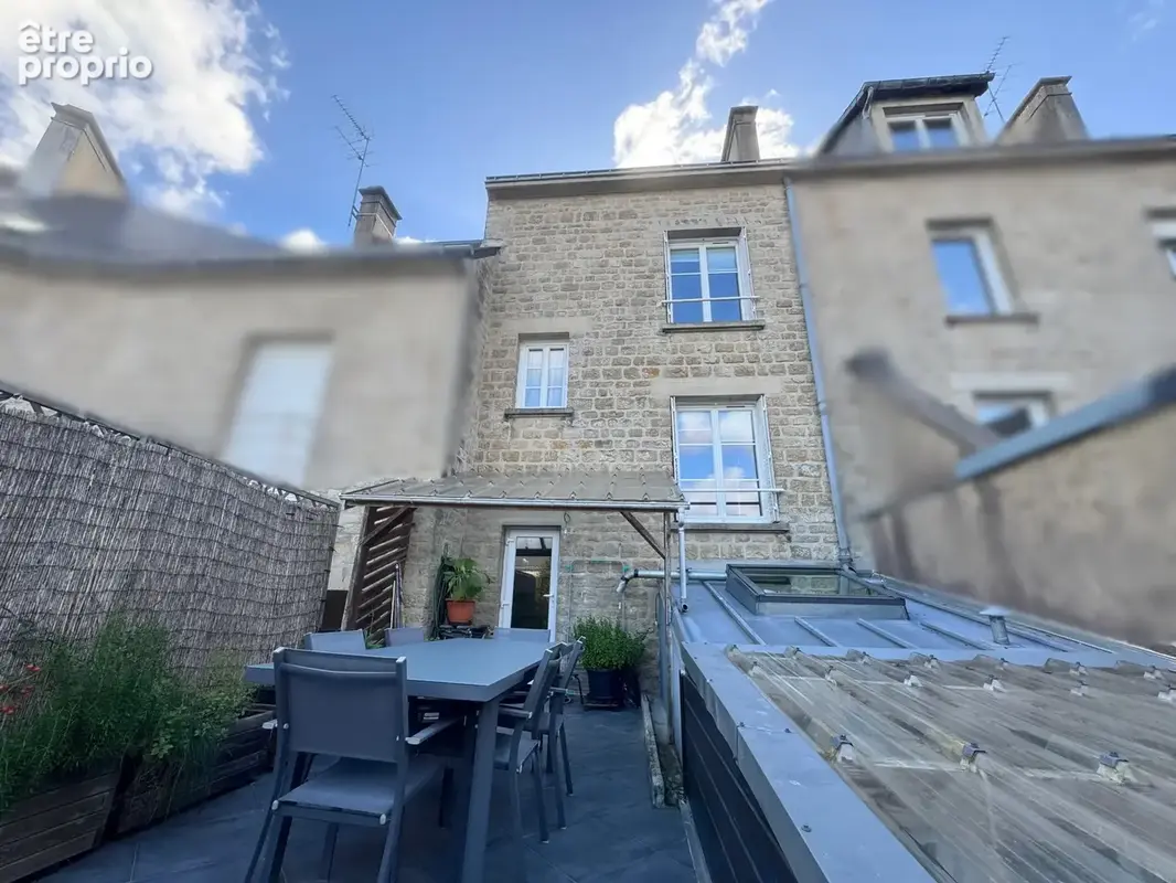 Jolie maison de ville avec 5 chambres, terrasse et stationnement privatif ! - photo 3