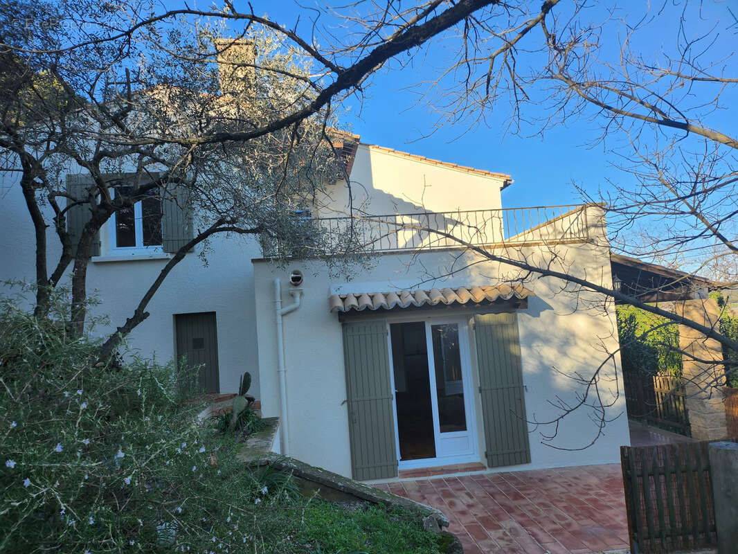 Maison à MONTAREN-ET-SAINT-MEDIERS