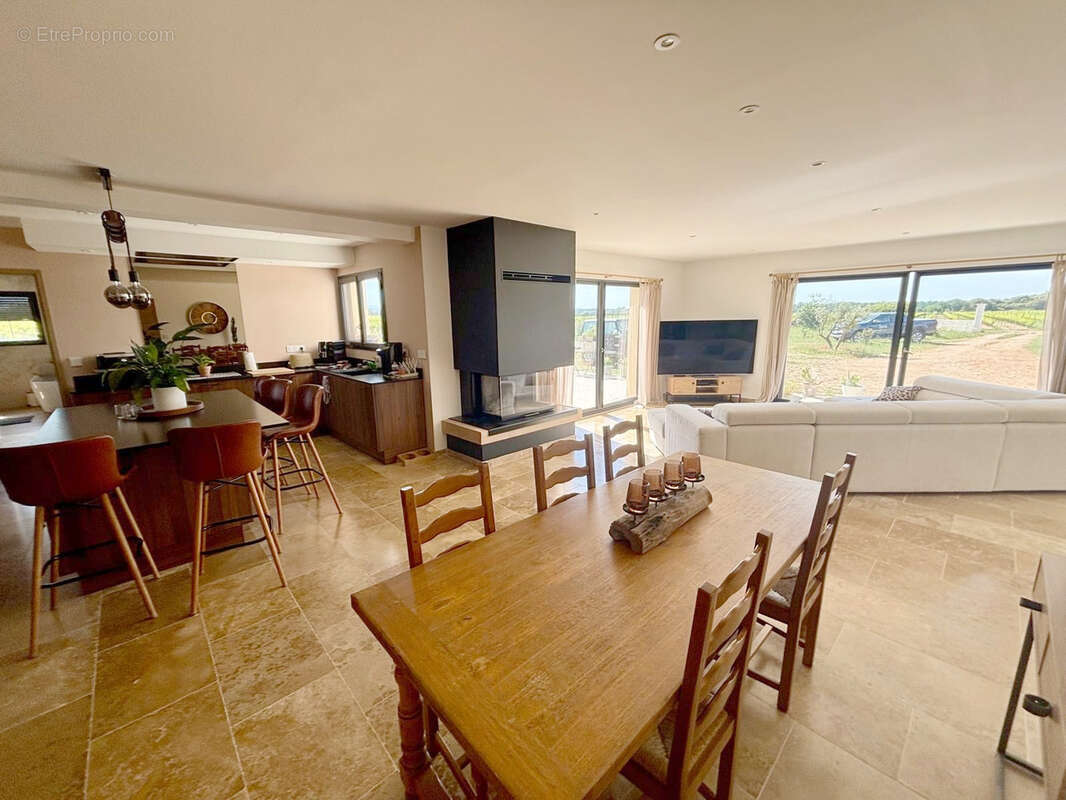 GRIGNAN - Belle Villa neuve sur 2 160 m2, avec VUE. - photo 6